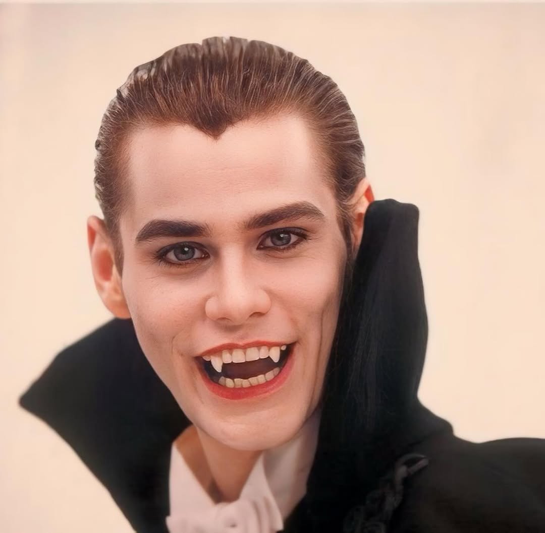 Carrey Fangs